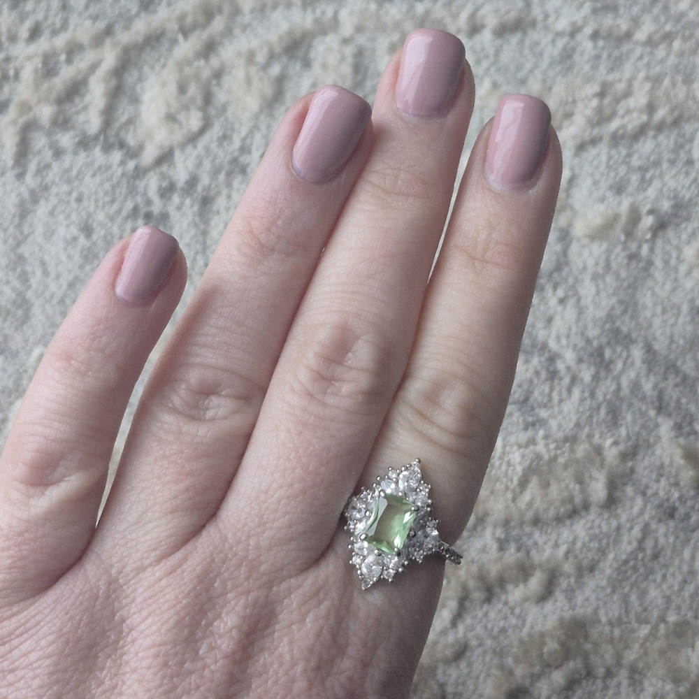 Stunning Silver Ring with Green Gemstone